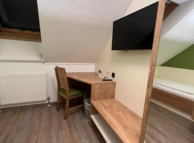 ゲストハウス Christine 3*