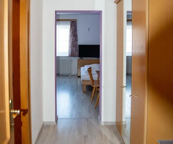 ゲストハウス Christine 3*